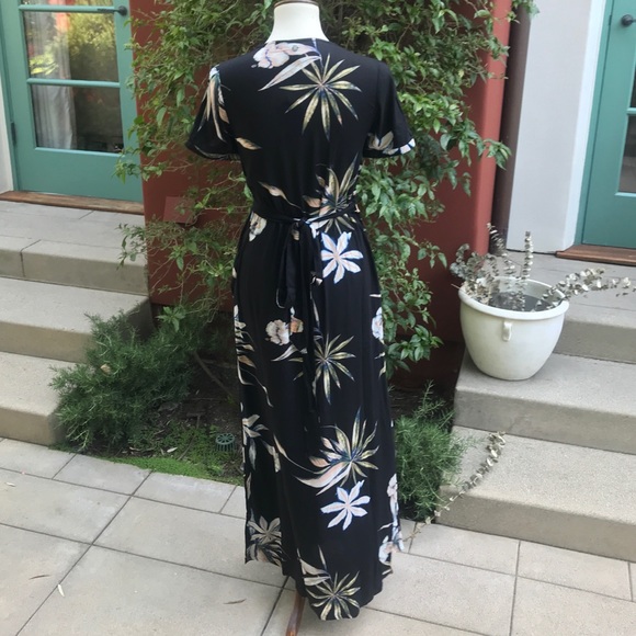 🌺NWT Roxy Hawaiin Black Floral Wrap Dress🌺 - Picture 5 of 8